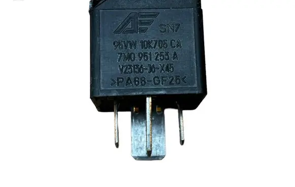 Volkswagen Touran I Other relay 7M0951253A 95VW10K705CA V23136J6X45