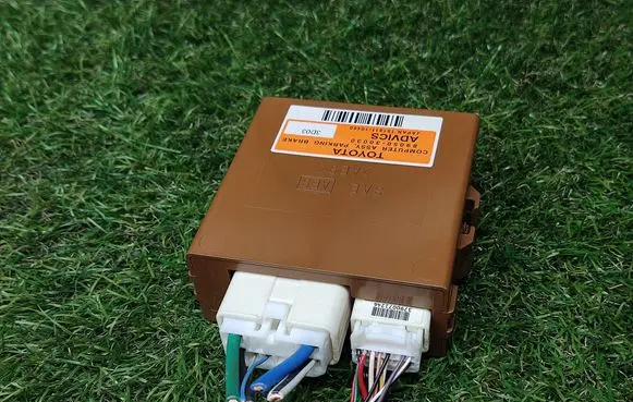 Lexus GS 250 350 300H 450H Hand brake control module 8905030030 15181110460