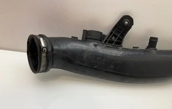 BMW X5 E70 Air intake duct part 7583714 23557610 1039928S05