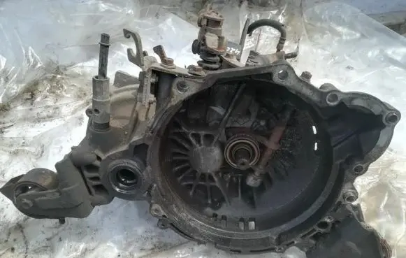 Hyundai Lantra II Manual 5 speed gearbox jw2073