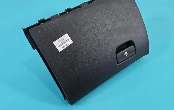 Glove box