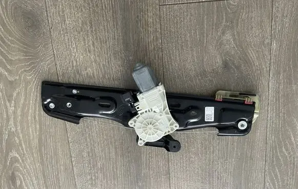 Land Rover Discovery Sport Rear door window regulator with motor C39793101