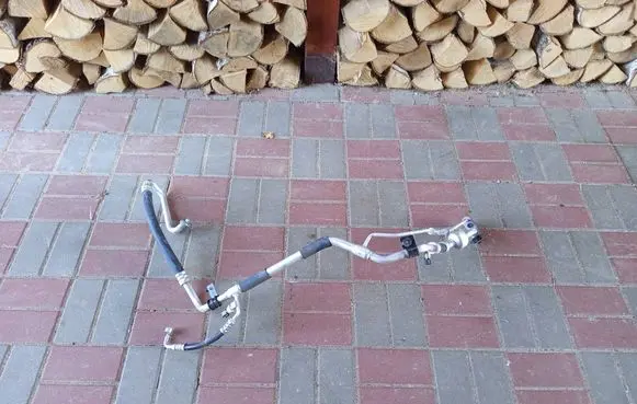 Air conditioning (A/C) pipe/hose