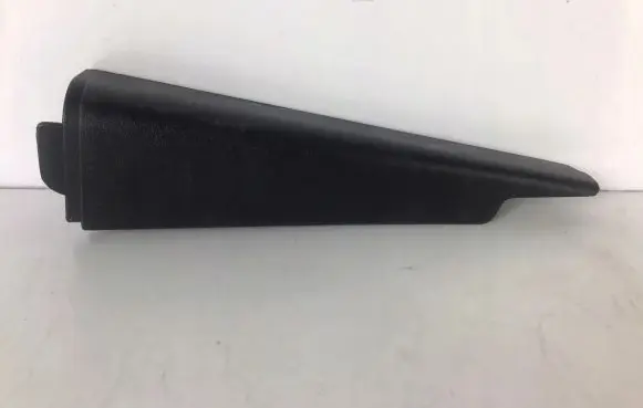 Nissan X-Trail T30 Rear door glass trim molding 822928H300