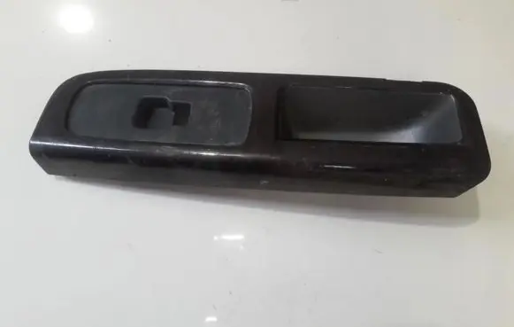 Volvo V50 Front door window switch trim 30658448 8679670