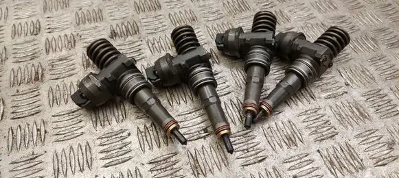 Volkswagen Jetta V Fuel injectors set 038130073BN