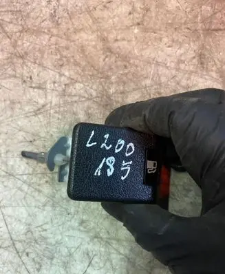 Mitsubishi L200 Fuel cap release pull handle 