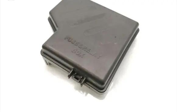 Hyundai Santa Fe Fuse box cover 