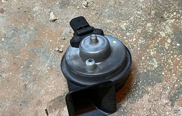 BMW 5 GT F07 Horn signal 703881157