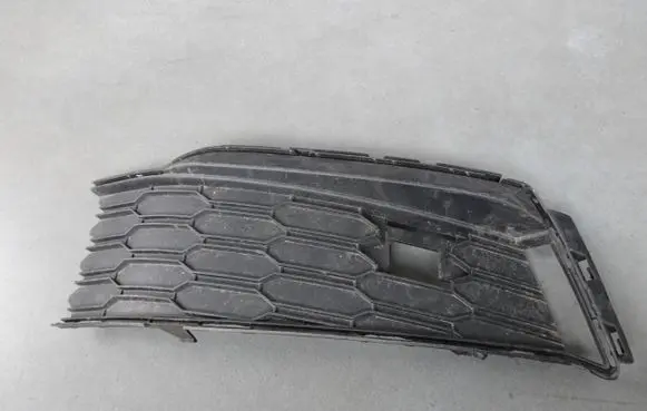 Skoda Kamiq Front bumper lower grill 658807367 3200201122
