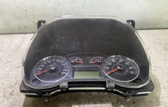 Fiat Grande Punto Speedometer (instrument cluster) 8RJC56E7I 555002730002