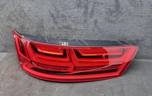Audi Q7 4M Rear/tail lights 4M0945093C
