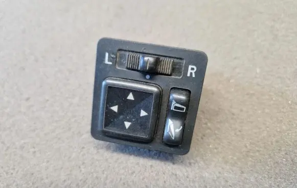 Mitsubishi Pajero Sport I Wing mirror switch