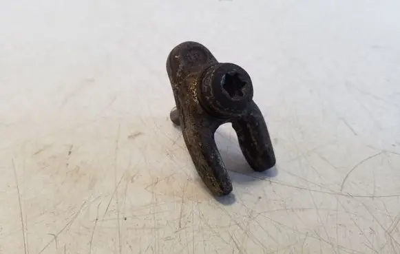 Suzuki Grand Vitara II Fuel Injector clamp holder 