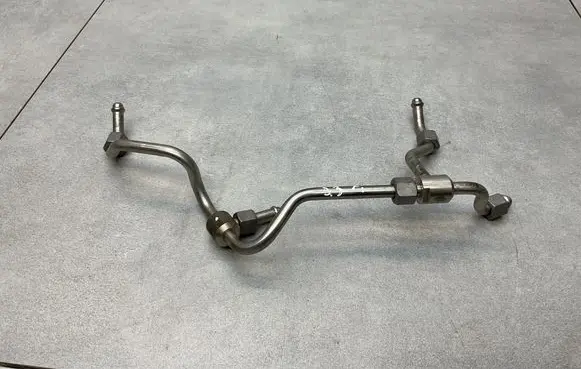 BMW X3M F97 Fuel injector supply line/pipe 8089948