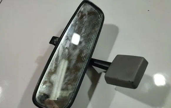 Rear view mirror (interior)