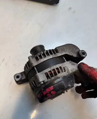 Ford Focus C-MAX Generator/alternator 1042103761