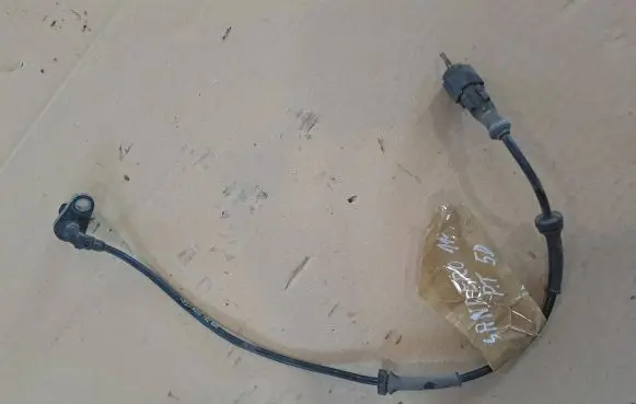 Renault Sandero I ABS rear brake sensor 8200752605