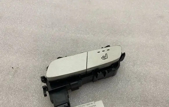 Mercedes-Benz C W205 Seat heating switch A2139057502