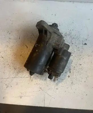 Volkswagen Golf IV Starter motor 020911023F