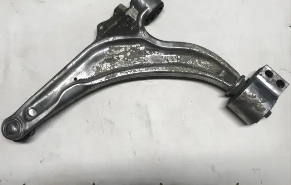 Opel Zafira C Front lower control arm/wishbone 13371815