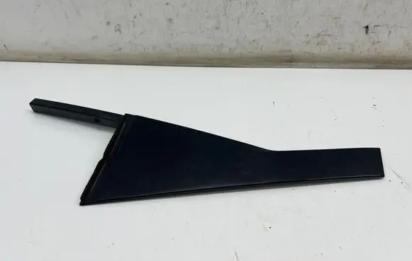 Nissan X-Trail T33 Rear door glass trim molding 822916RA0B