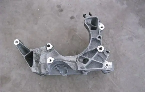 BMW 1 E81 E87 Generator/alternator bracket 11167802639