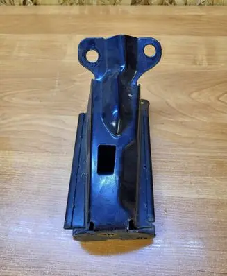 Volvo V70 Radiator mount bracket