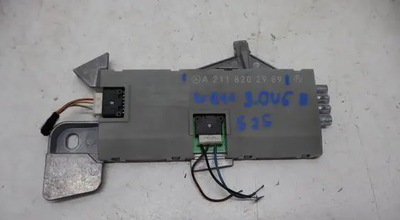 Mercedes-Benz E W211 Aerial antenna amplifier A2118202989