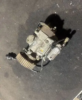 Renault Laguna I Fuel injection high pressure pump 0460414993 7700870130