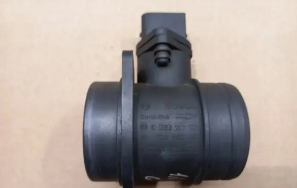 Audi A4 S4 B5 8D Mass air flow meter 06A906461 0280217121