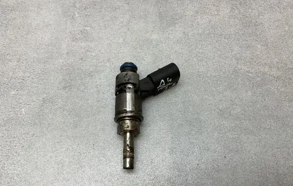 Audi A4 S4 B8 8K Fuel injector 06E036F