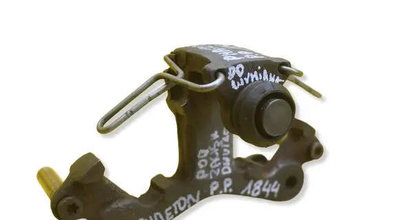 Volkswagen Phaeton Front Brake Caliper Pad/Carrier 64763