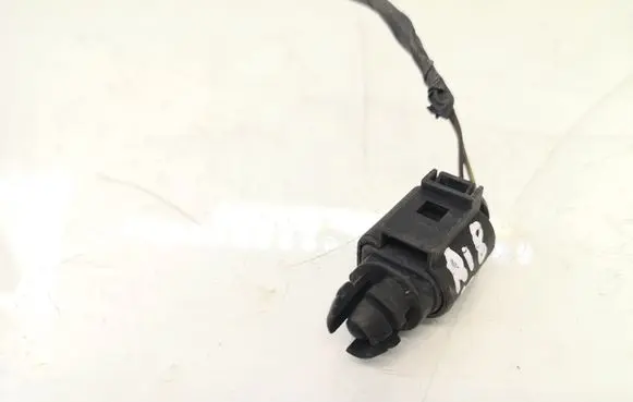 Volkswagen PASSAT B6 Outside/exterior temperature sensor 8Z0820535