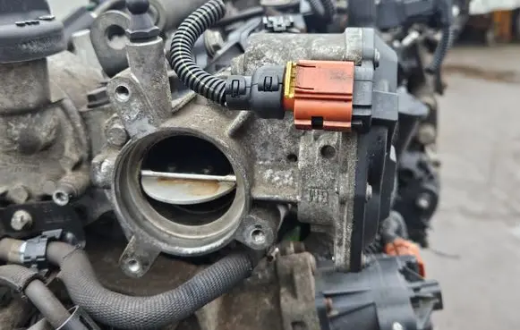Opel Insignia A Throttle valve 50329302