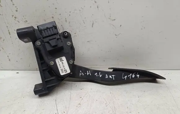 Opel Astra H Accelerator throttle pedal 9157999 6PV00811201