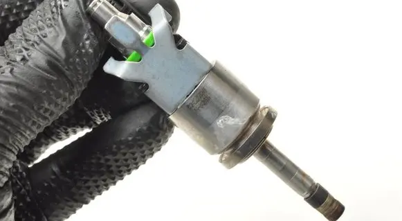 Volvo XC90 Fuel injector 32423328