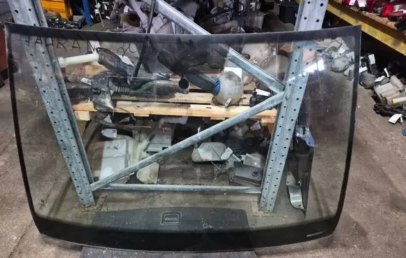 Volkswagen Touran III Front windscreen/windshield window 