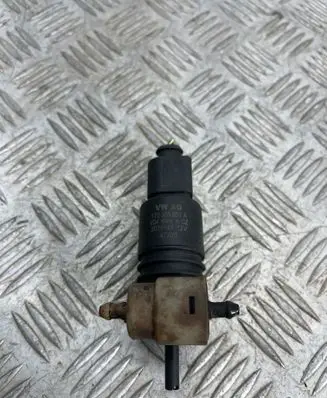 Volkswagen PASSAT B6 Windscreen/windshield washer pump 1T0955651A 3028143