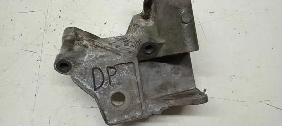 Volvo S80 Engine mounting bracket 6G926P096BC