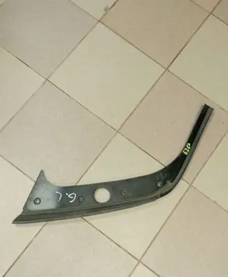 Mercedes-Benz GL X164 Rear side glass trim A1646700387