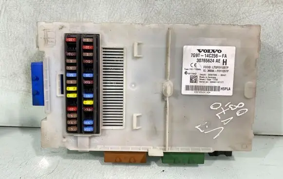 Volvo V70 Fuse module 30765624 7g9t14c256fa