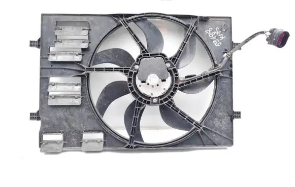 Seat Leon (5F) Radiator cooling fan shroud 5Q0121205N 5Q0121207AC