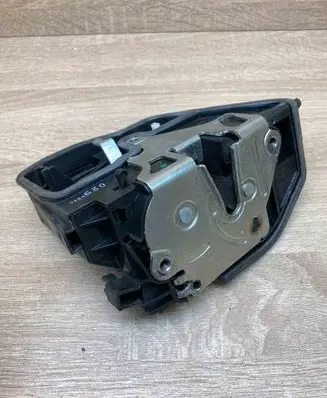 BMW 5 E60 E61 Rear door lock 7154630