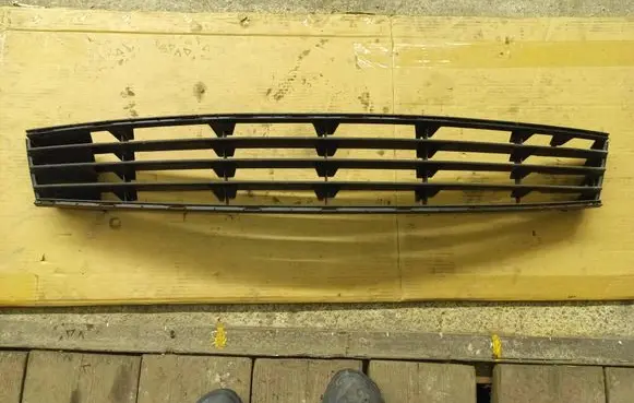 Renault Clio III Front bumper lower grill 8200682294