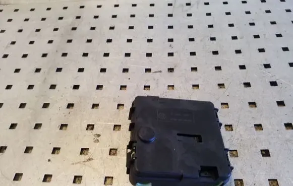 BMW X3 E83 Fuse module 8387547