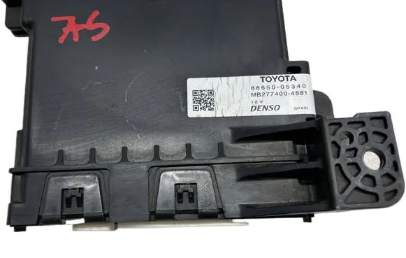 Toyota Avensis T270 Air conditioner control unit module 8865005340