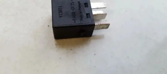 Mitsubishi Space Star Other relay MB953382