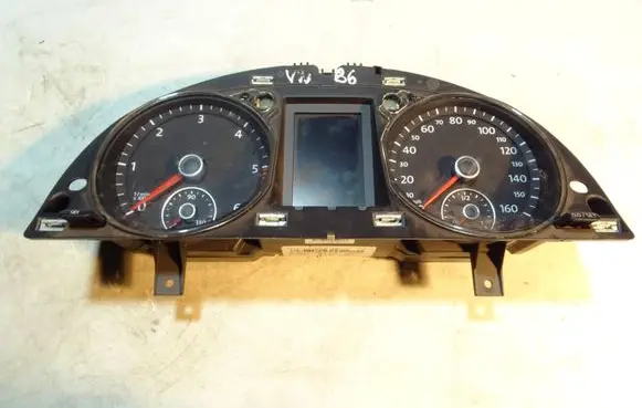 Volkswagen PASSAT B6 Speedometer (instrument cluster) 3C0920971R