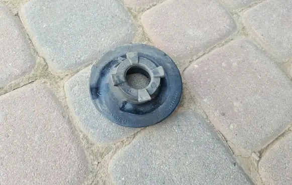 Renault Clio IV Front coil spring rubber mount 8200218906
